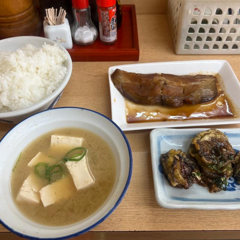 めし（中）味噌汁　さかな　椎茸(一冨士)