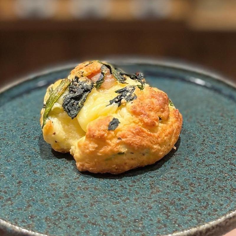 ベーコンとチーズとほうれん草のスコフィン(茶珈堂)