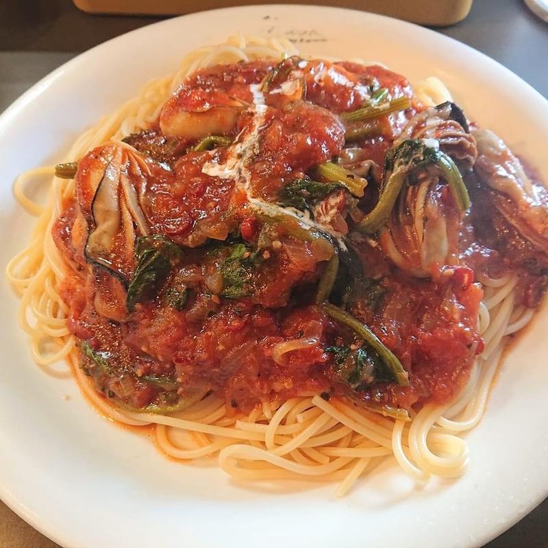 牡蠣とほうれん草の唐辛子トマトソース(マイヨール )