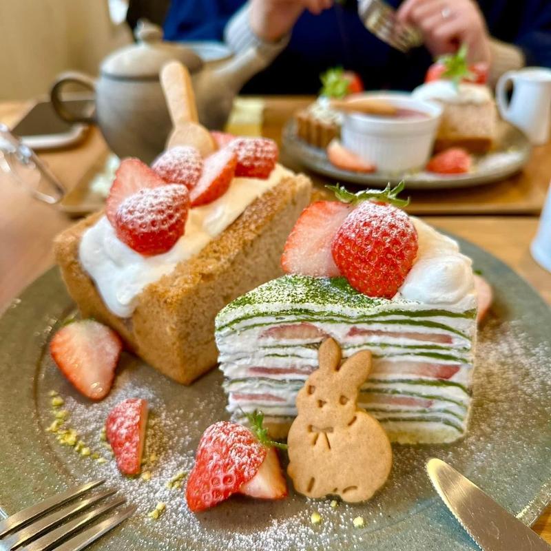 シフォンケーキ 苺と自家製あんこのショートケーキ(菓子35山)