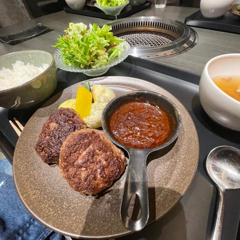 100%和牛ハンバーグ(焼肉うしやま 西新宿本店)