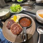 100%和牛ハンバーグ(焼肉うしやま 西新宿本店)