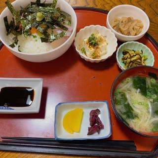 ヒラスとヒラメ丼(三平 食事処)