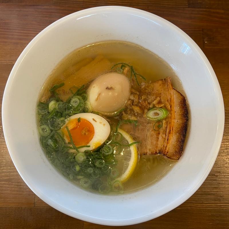 黄金の塩らーめん(我流ら〜めん道 自由な麺神)