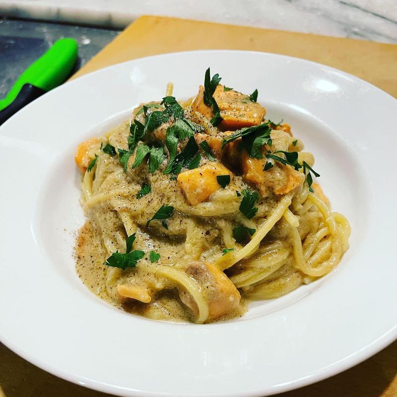 サーモンとキノコピューレスパゲッティ(レストラン ボンジョリーナ 高円寺)