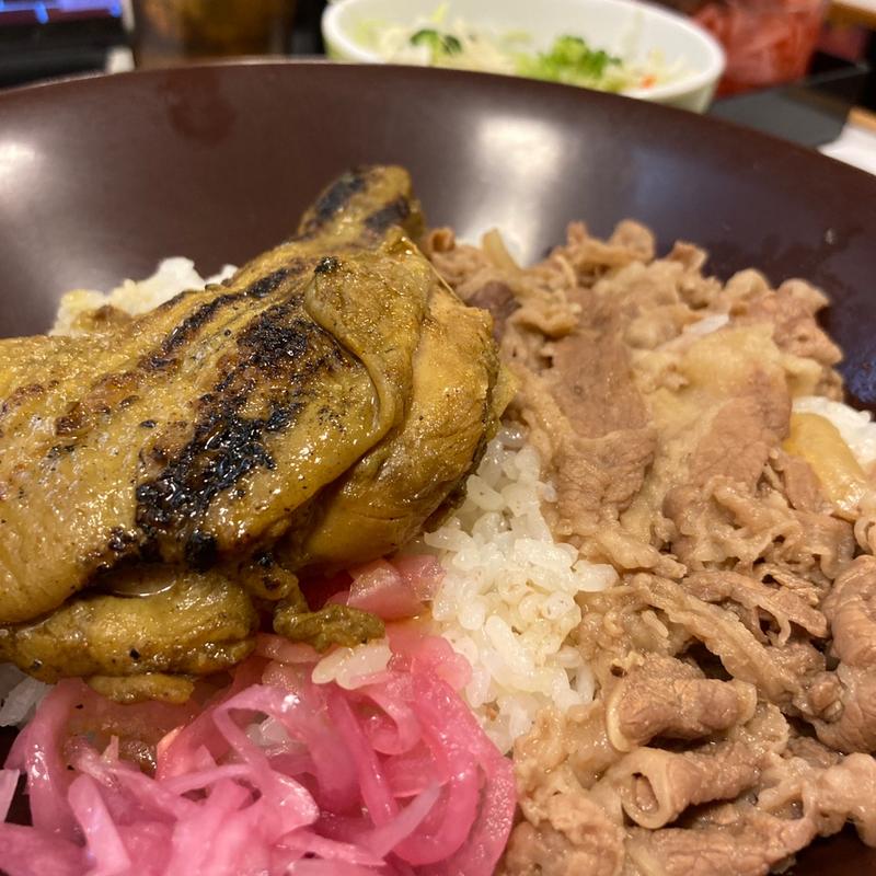 炭火焼きほろほろチキン牛丼（大盛）(すき家 多摩乞田店 )