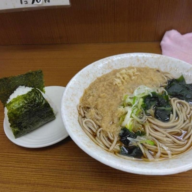 たぬきそば、おにぎり(たまも )