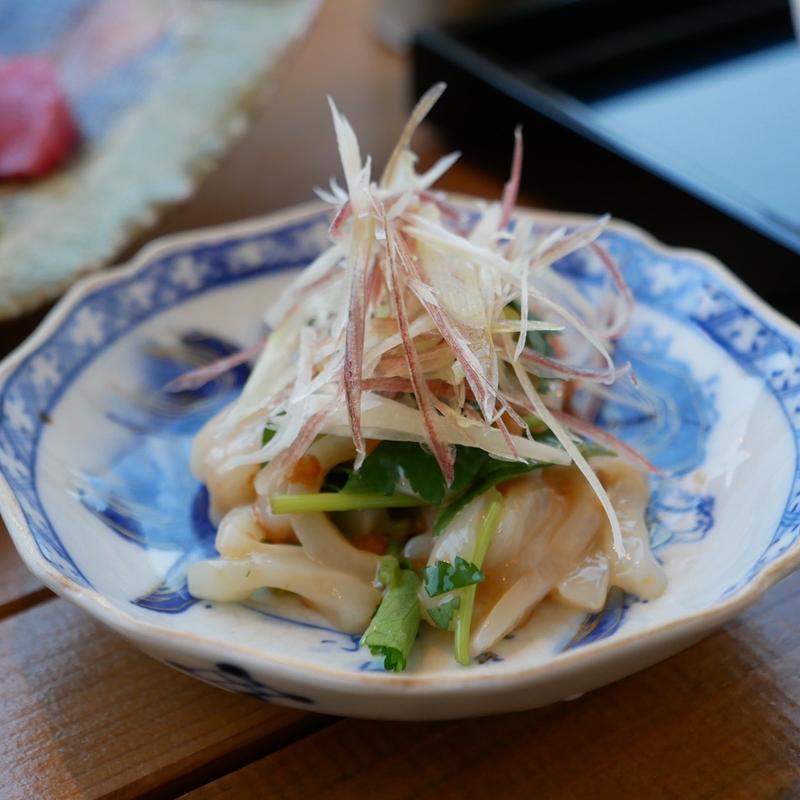 三つ葉と茗荷の伊勢産雲丹イカ和え(酒蔵 森下 別館)