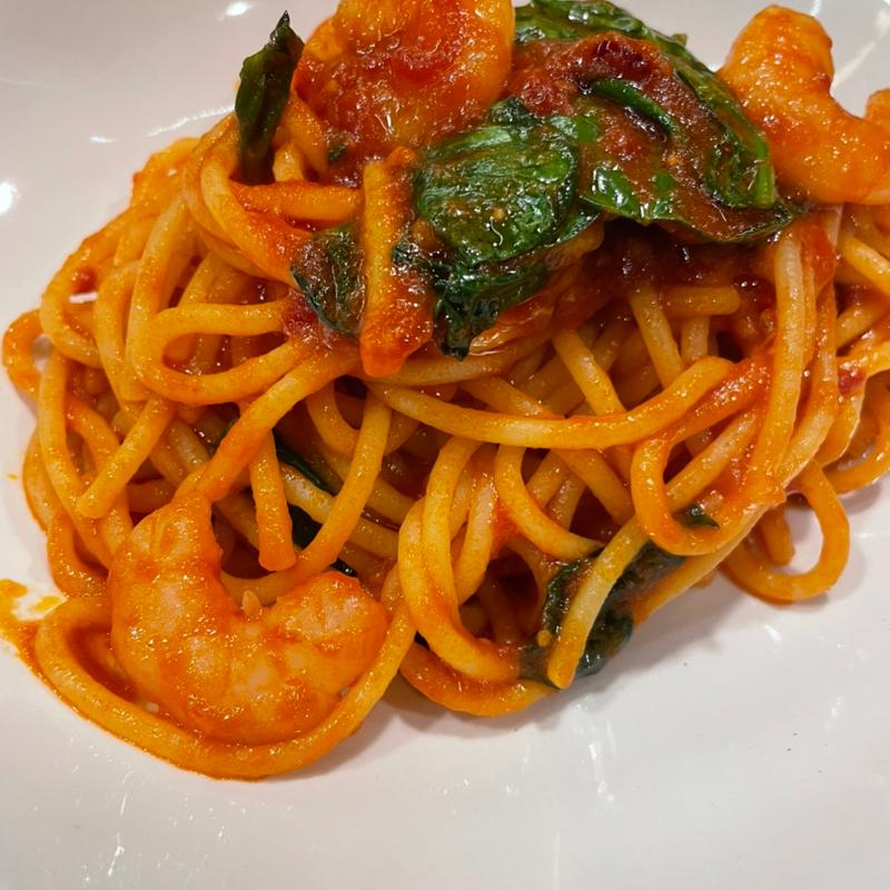 エビとほうれん草のアラビアータ(パパは唐揚げ私はパスタ。大森町店)