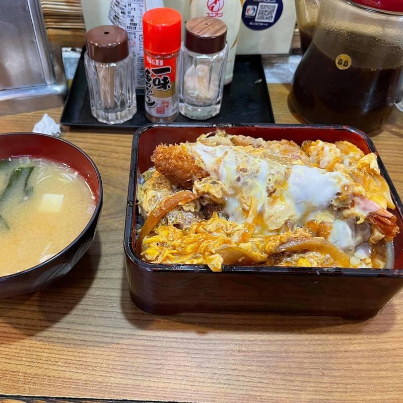 海老入りかつ重(かつ進 三組坂下外神田店)