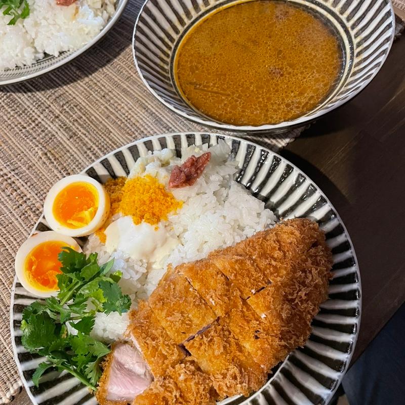 ロースカツカレー　卵トッピング(シャンカラ堂)