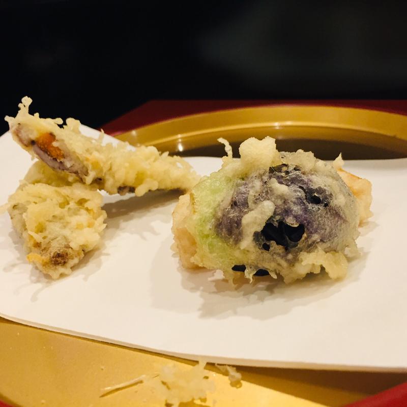 琵琶湖の子持ちアマゴ、熊本産小茄子と蓮根の天麩羅(天麩羅からり)