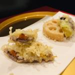 琵琶湖の子持ちアマゴ、熊本産小茄子と蓮根の天麩羅(天麩羅からり)
