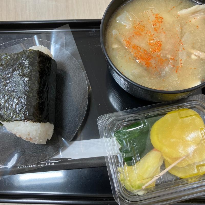 豚汁、たらこおにぎり(ありんこ オーロラタウン店)