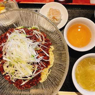 ジャージャー麺(サンコウエンチャイナ・カフェ アンド ダイニング （SANKOUEN CHINA CAFE & DINING）)