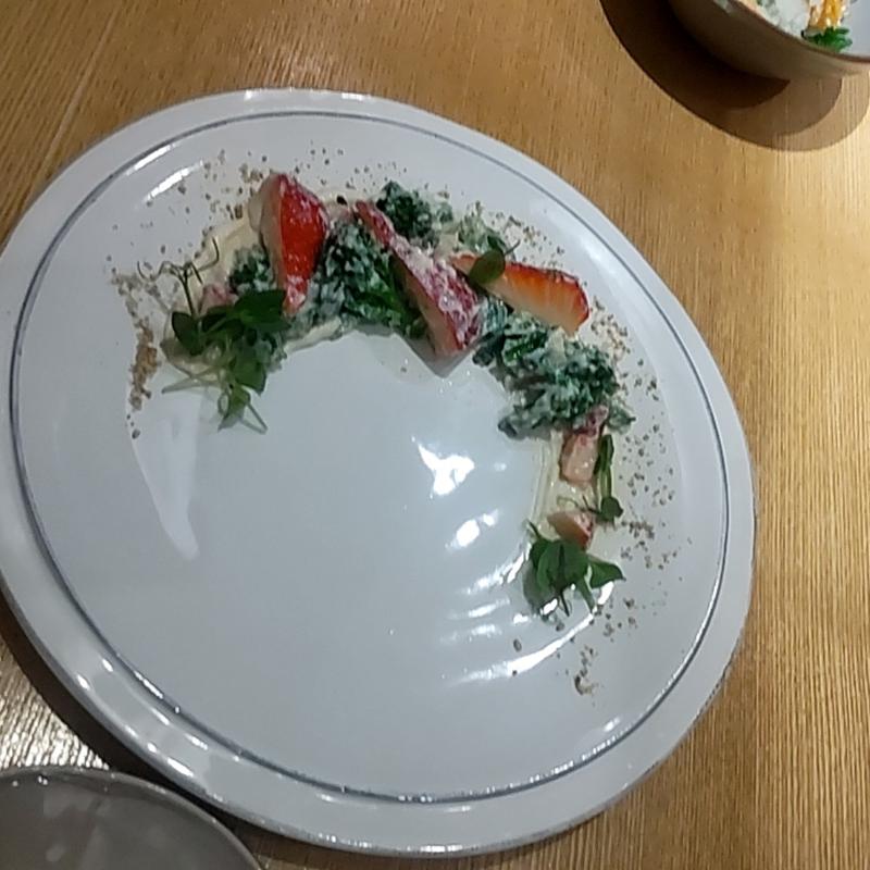 菜の花と苺の白和え(Washoku バル かめすけ)