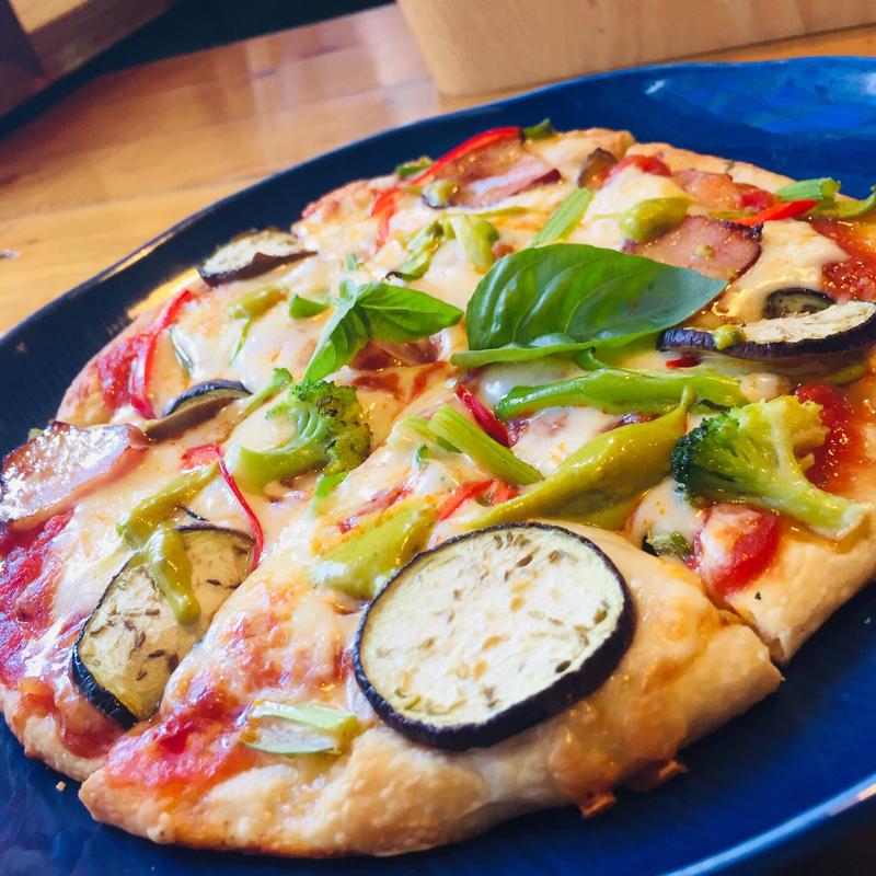 野菜たっぷりトマトピザ(洋食屋 青空 （ヨウリョクヤ アオゾラ）)