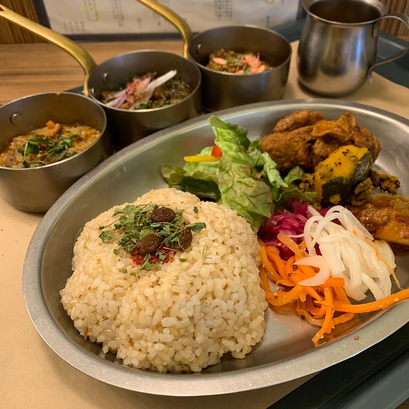 月替り4種＋ヤムカレー(ヤミーズ 旧ヤム邸)