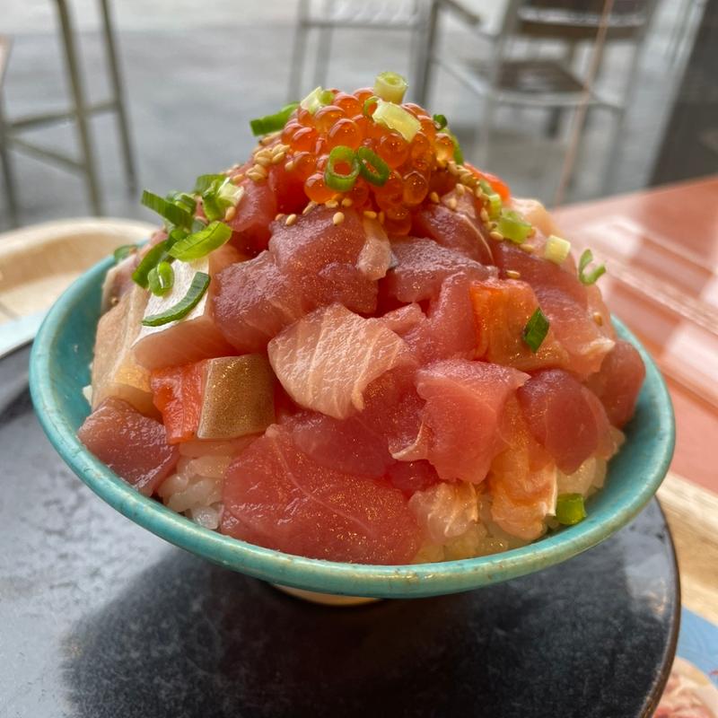 とと丸頂上丼　ハーフ(おさかな丼屋 とと丸食堂)