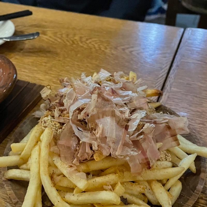 ポルチーニのクリームチーズと鰹節のせポテトフライ(ニホンバシ・ブルワリー)