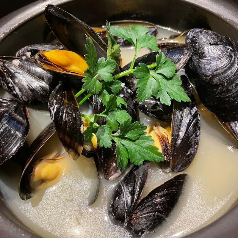 ムール貝のコエドビール蒸し　ダシの隠し味はCOEDO 白(COEDO BREWRY THE RESTAURANT)