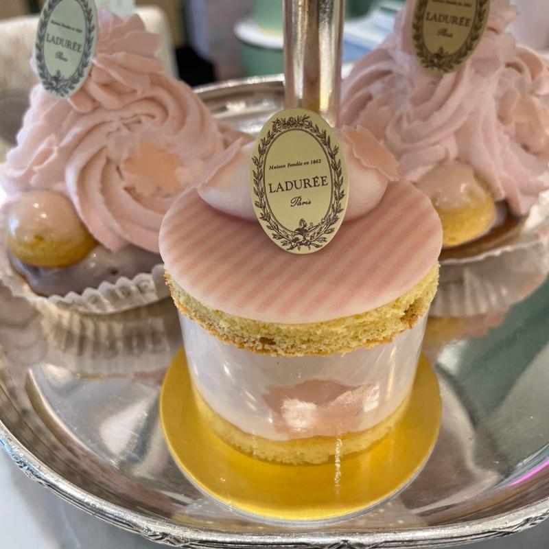 ショートケーキ・サクラ  (LADUREE 渋谷松濤)
