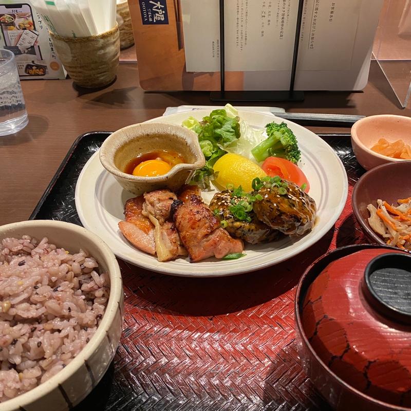 ひじき入り鶏つくねともろみチキンの炭火焼き定食(大戸屋 長野長池店 )