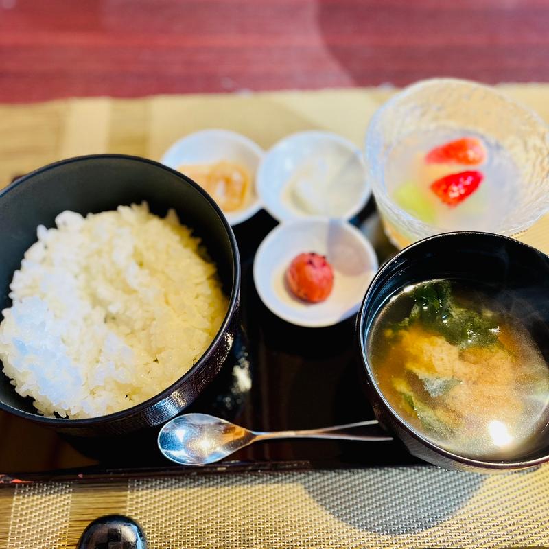 三重県産コシヒカリ・なめことわかめの味噌汁(鳥羽国際ホテル潮路亭 白石 )