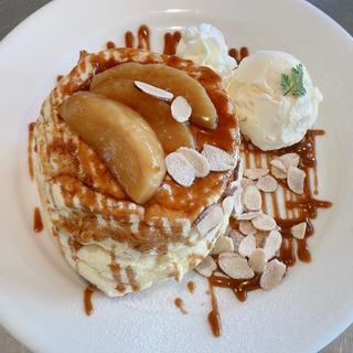 焼きりんごのキャラメルパンケーキ＋ラムレーズンアイス(レインボーパンケーキ （RAINBOW PANCAKE）)
