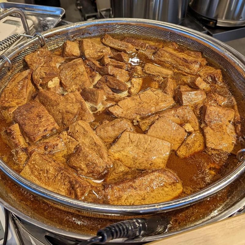 牛すき肉めし 煮豆腐(肉めし岡もと 新橋店)