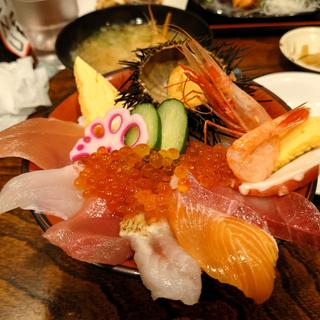 海鮮丼(近江町食堂 （おうみちょうしょくどう）)