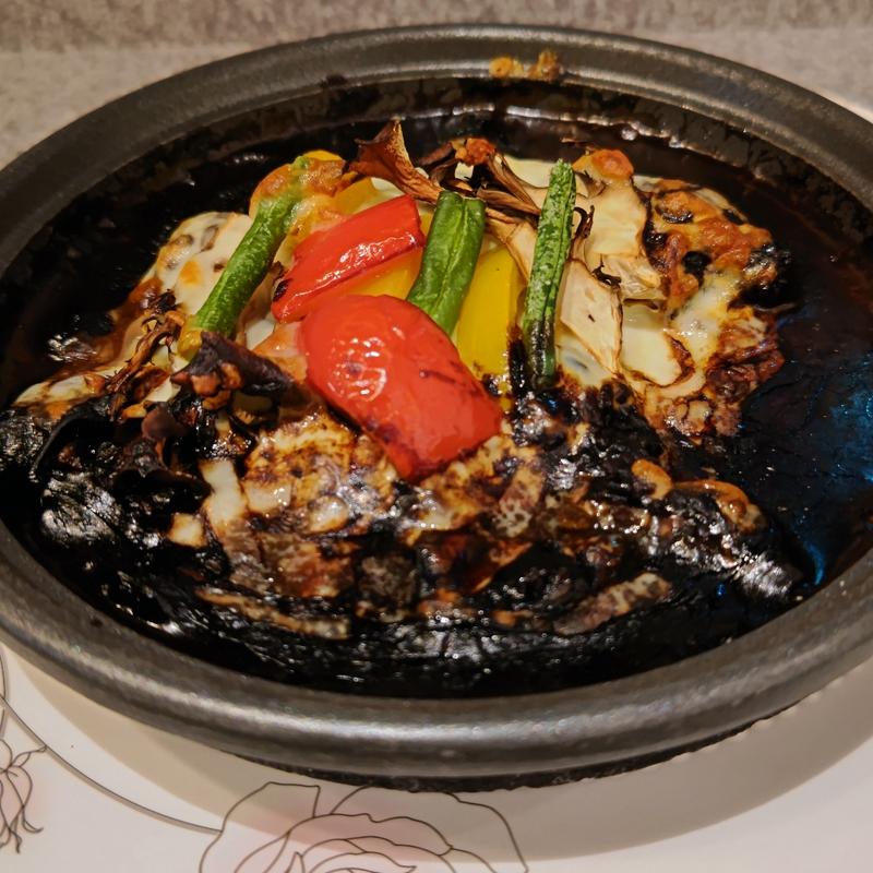 チーズと季節野菜たっぷりの焼き黒カレー(横浜開港黒カレー 風我亭)