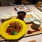 鶏と7つの野菜の黒酢あんかけ定食(食のつむぎ 枚方T‐SITE店)