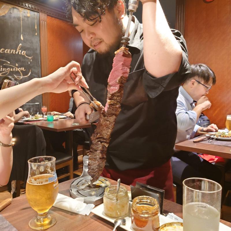 ジューシーで甘味のあるサーロイン含む21種類シュラスコ食べ放題(シュラスコレストラン アレグリア 銀座)