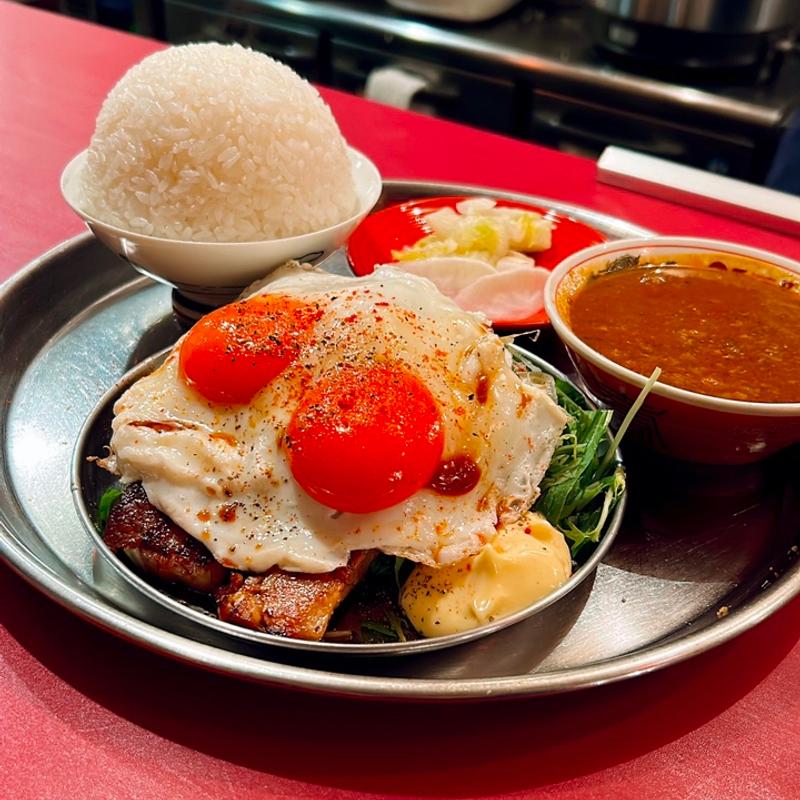 チャーシューエッグ定食(スパイスサロン バビルの塔)