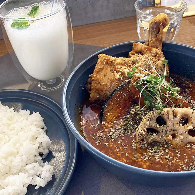 骨付きチキンと7種の野菜カリー(202カリー堂)