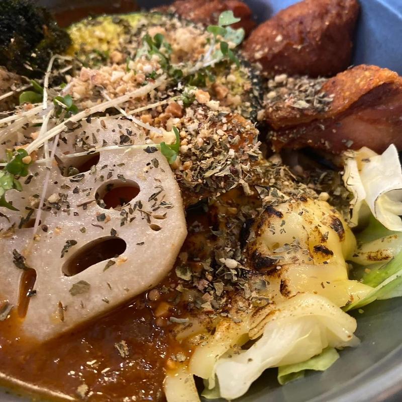 タンドリーチキンと焦がしキャベツチーズカリー(202カリー堂)