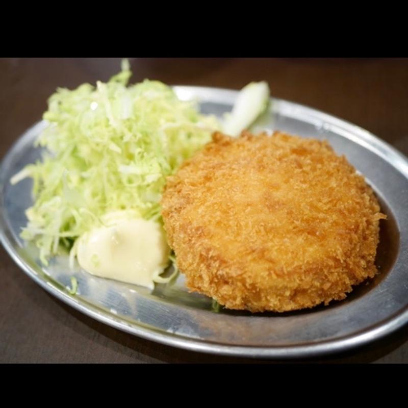 とろーり玉子のメンチカツ(酒場食堂よろずや)