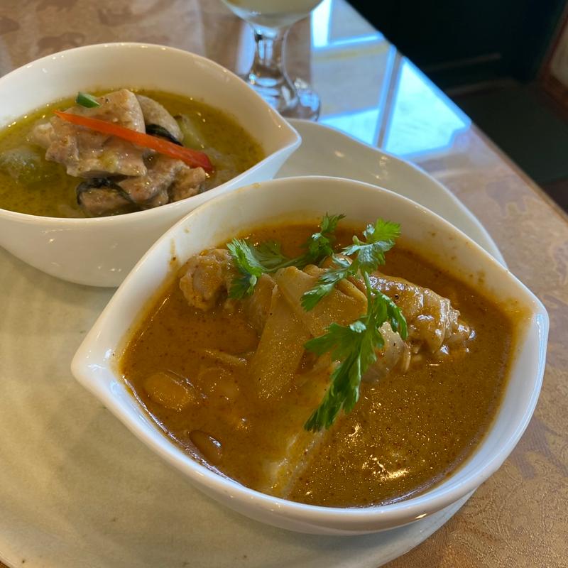 ダブルカレー　(マッサマンカレー+なすとチキンのグリーンカレー)(マッサマン タイキッチン)