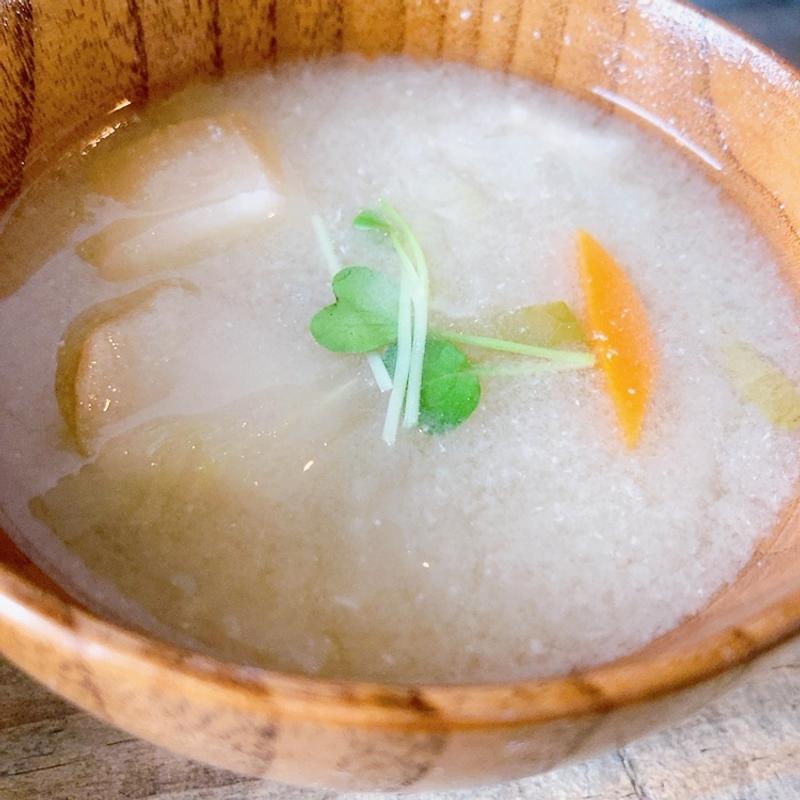 白菜とお麩のお味噌汁（おむすびlunch）(cafe comugi)