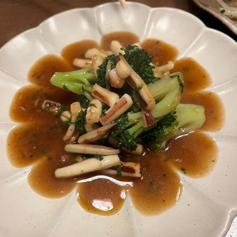 イカとブロッコリーのバターしょうゆ炒め(とらや 東油山本店)