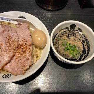 濃厚黒厚切ローストポークつけ麺(上野　麺屋武蔵　武骨相傳)
