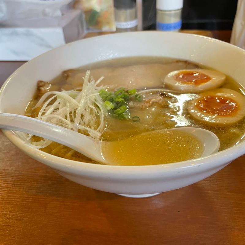 味玉入り地鶏塩ワンタンそば(地鶏中華そば　さやま)