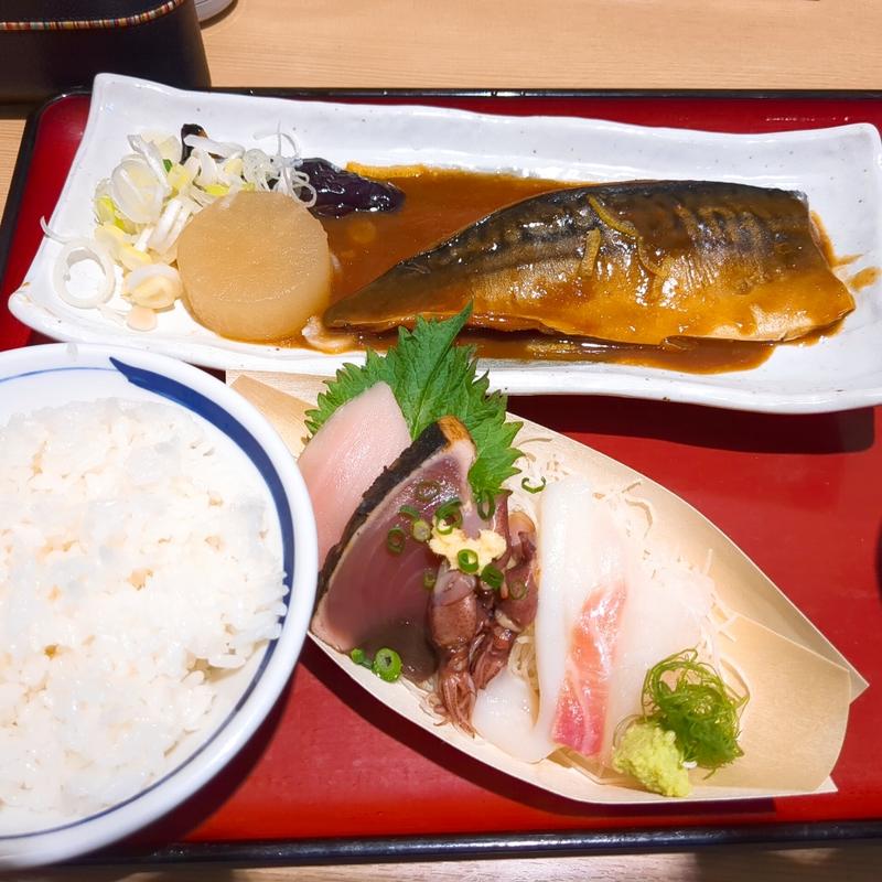 サバ味噌煮とお刺身定食(築地食堂源ちゃん 神保町店 )