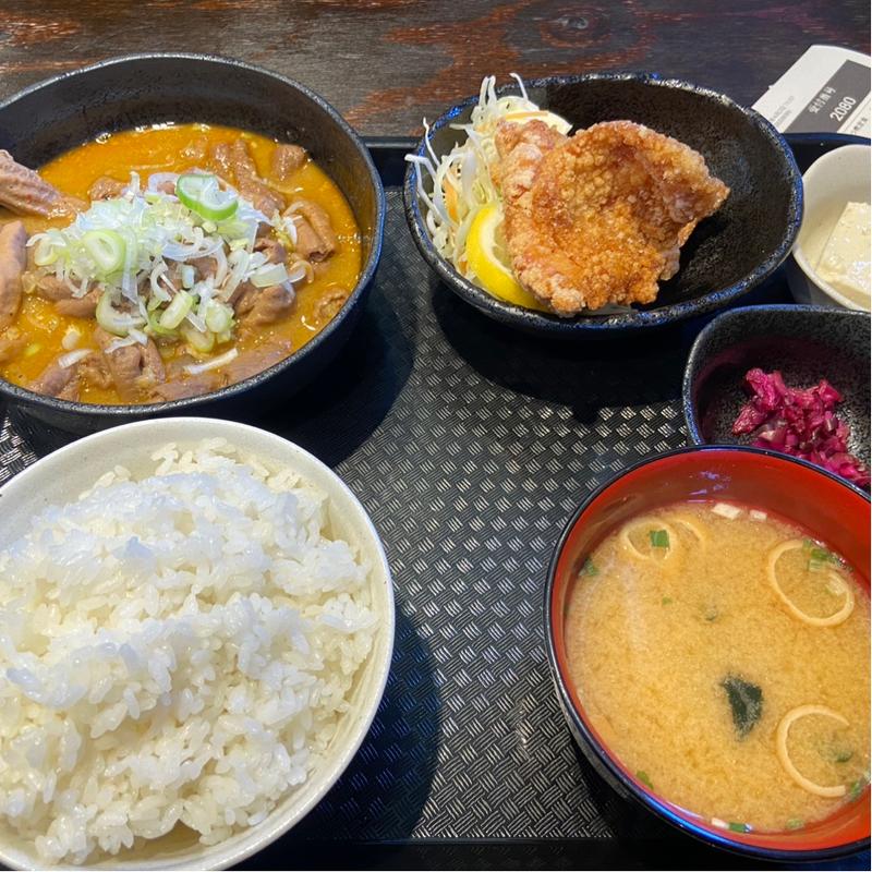 上州もつ煮定食・唐揚げセット(まると食堂)