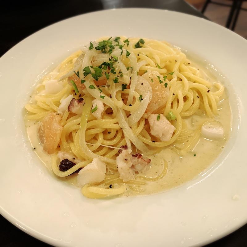 ペスカトーレ（えび、イカ、北海道産粗挽きタコ）(ルーチェ エ アモーレ)