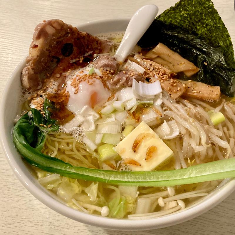 塩ラーメンえび油並盛バター(マツヨシ大飯店 (元がんこラーメン十八代目))