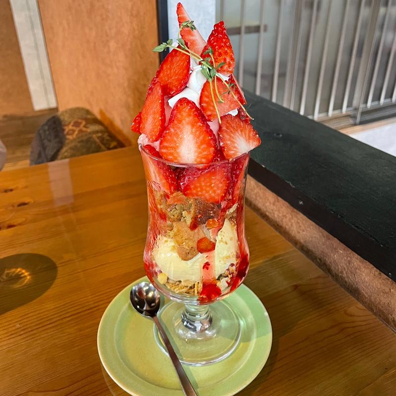 ストロベリーパフェ(choueccha)