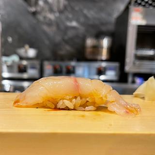 白鯛の昆布〆(鮨屋とんぼ 栄店)