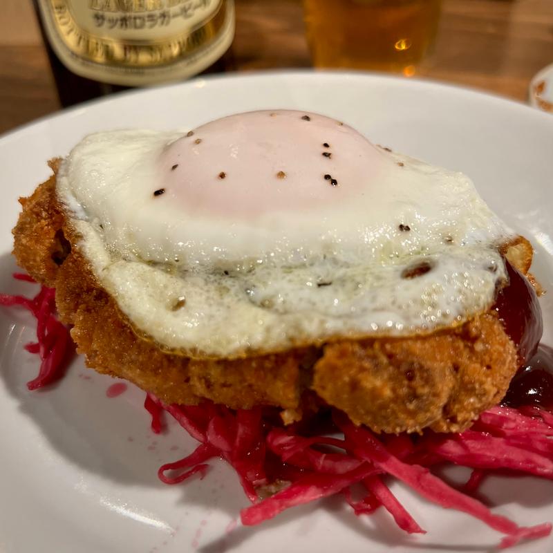 自慢のメンチ(立呑 富士屋本店)